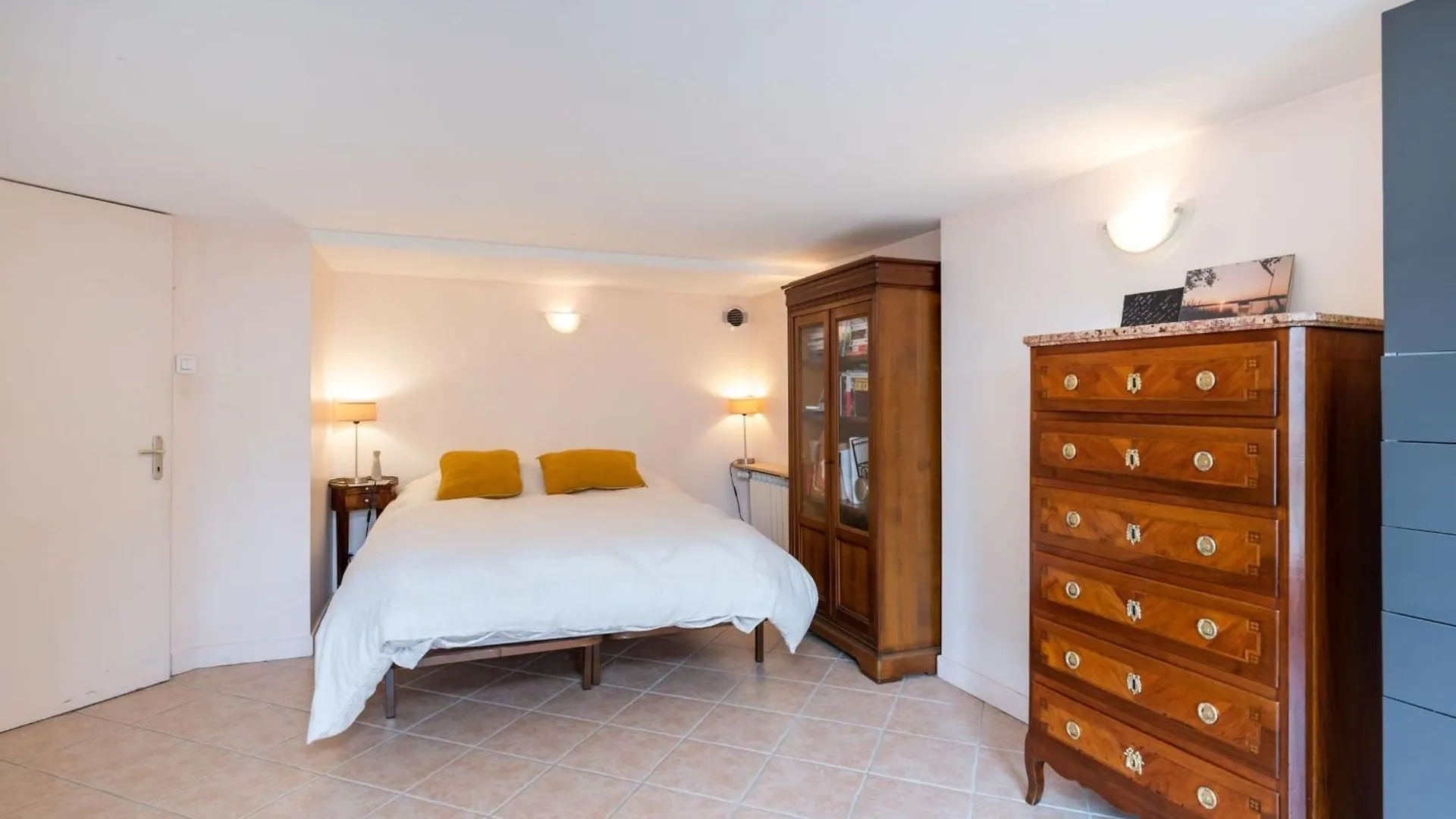 Villa les Roses - House with swimming pool and garden Écully