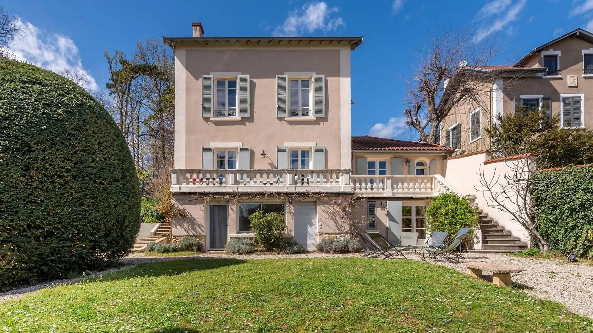Villa les Roses - House with swimming pool and garden Écully Francia