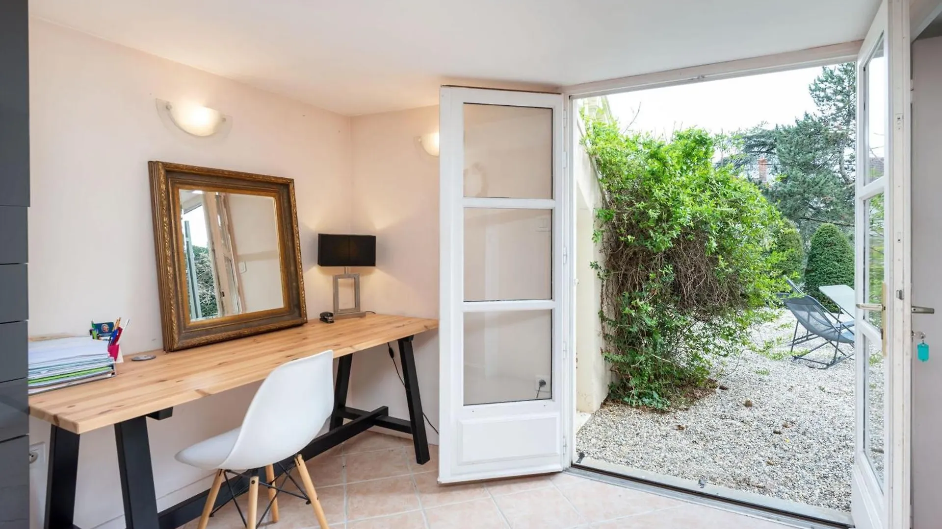 Villa les Roses - House with swimming pool and garden Écully 0*,  Francia