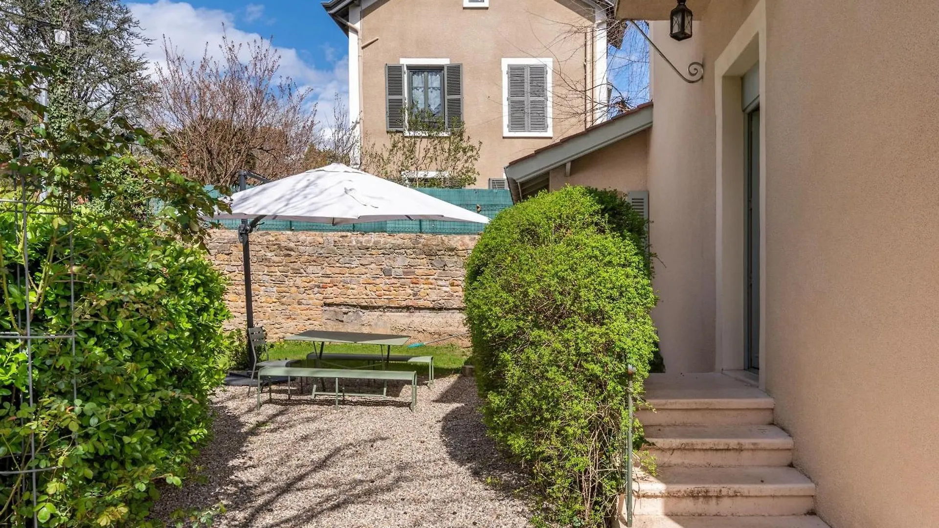 Villa les Roses - House with swimming pool and garden Écully Francia